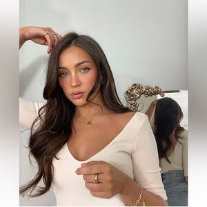 H&M V Neck Bodysuit Neutral Nude Short Sleeve Stretch sz Small